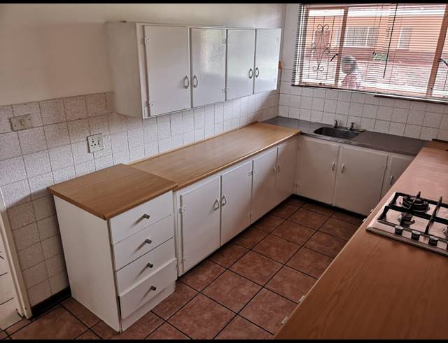 2 BEDROOM APARTMENT TO LET IN CLARENDON